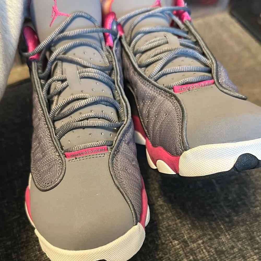 Jordan 13 (GS)Gray and Pink - Picture 4 of 11
